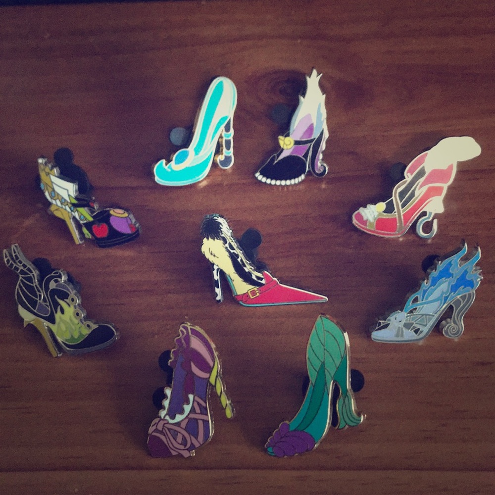 Disney Pin Set (17) Shoes